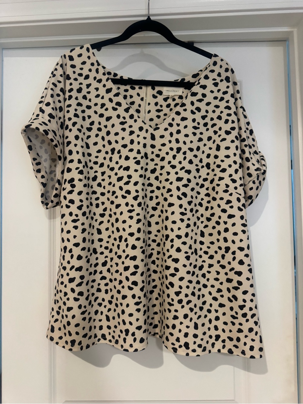 MELLODAY Beige V-Neck Short Sleeve Blouse with Black Spot Print